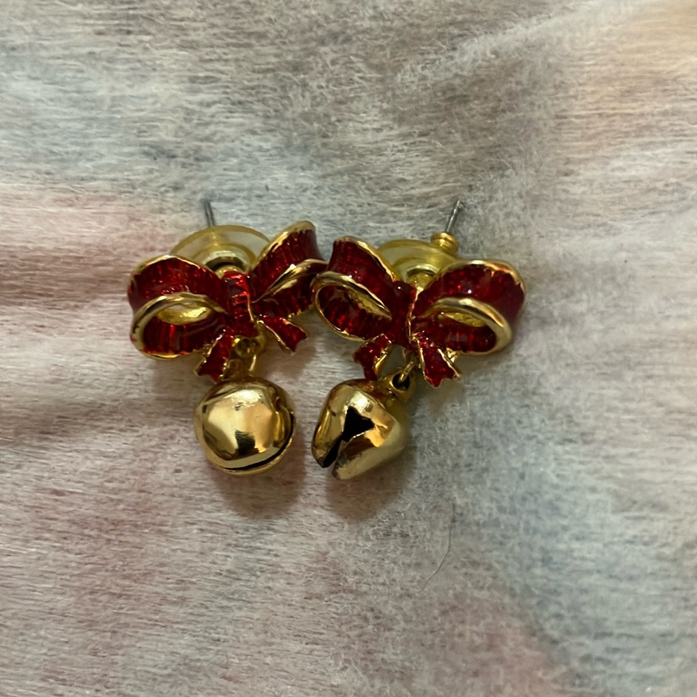 Neiman Marcus Christmas bow &bell earning never worn